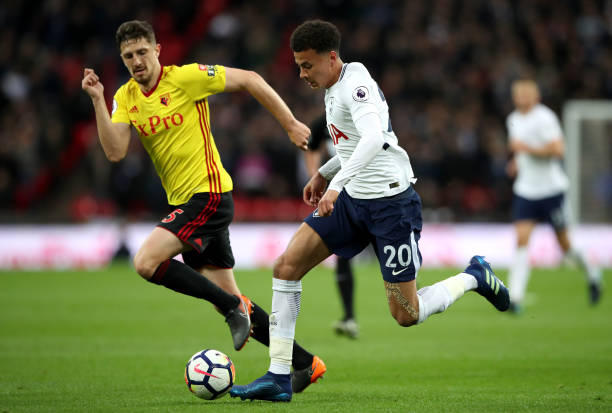 塞尔电台:瓦伦西亚正式向莫斯克拉发送了续约合同报价.